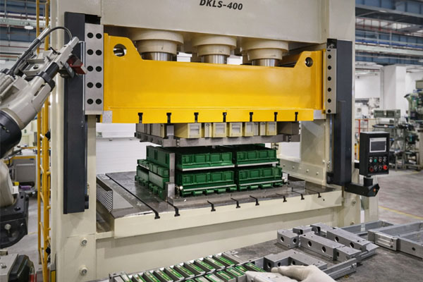 Hydraulic Presses Assist in Upgrading New Energy Structural Components