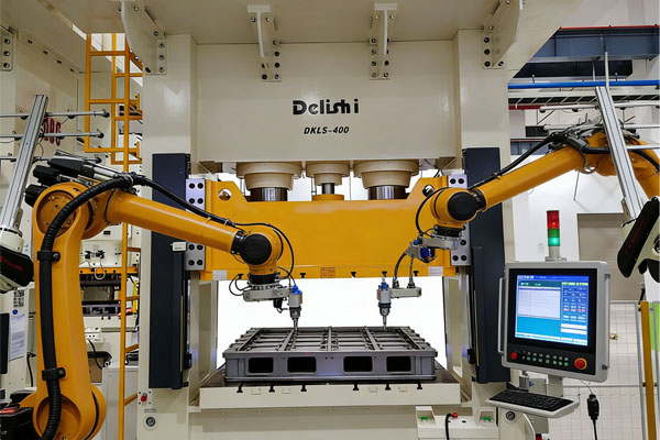 hydraulic press drives NEV lightweight battery trays